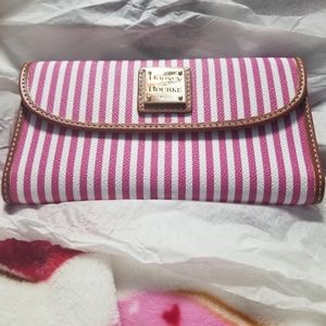 Dooney and bourke Wallet